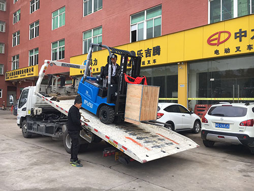 廈門電動(dòng)叉車公司，銷售比亞迪電動(dòng)叉車2.5噸一臺