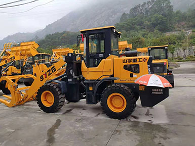 恭喜羅總喜提新車，山宇裝載機(jī)940走起，山宇重工，助您成功！